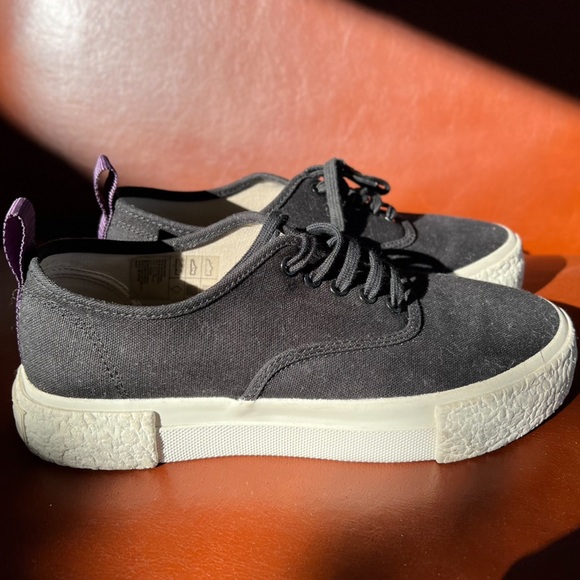 Shoe - Picture 5 of 10